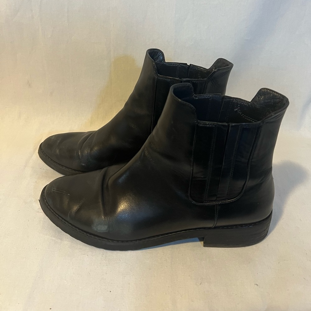 Stuart Weitzman Chelsea Ankle Boot Black Leather size 6.5
